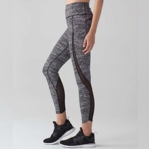 Lululemon Pace Perfect tight 7/8 Air time White and Black size 8